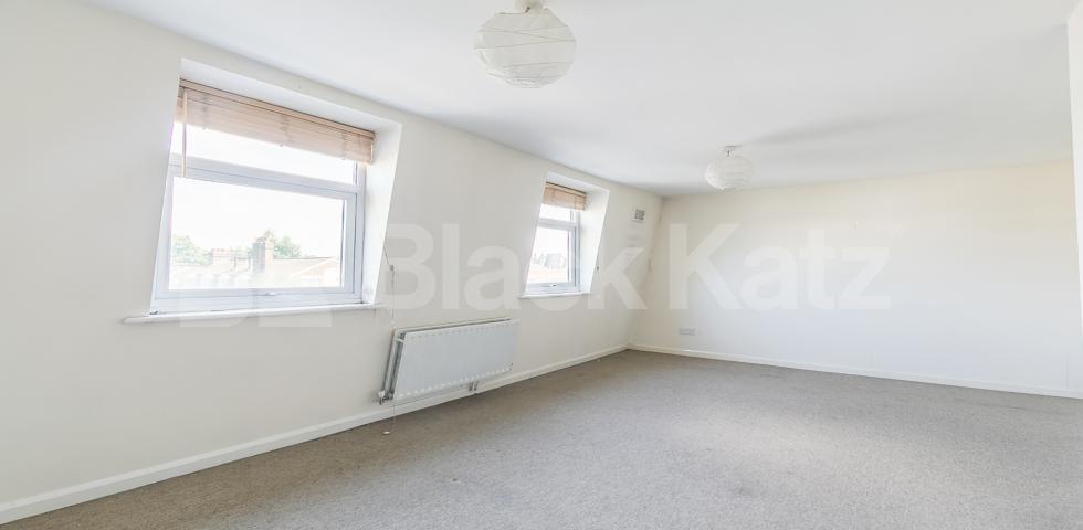 			3 Bedroom, 1 bath, 1 reception Flat			 Upper Street, ISLINGTON N1